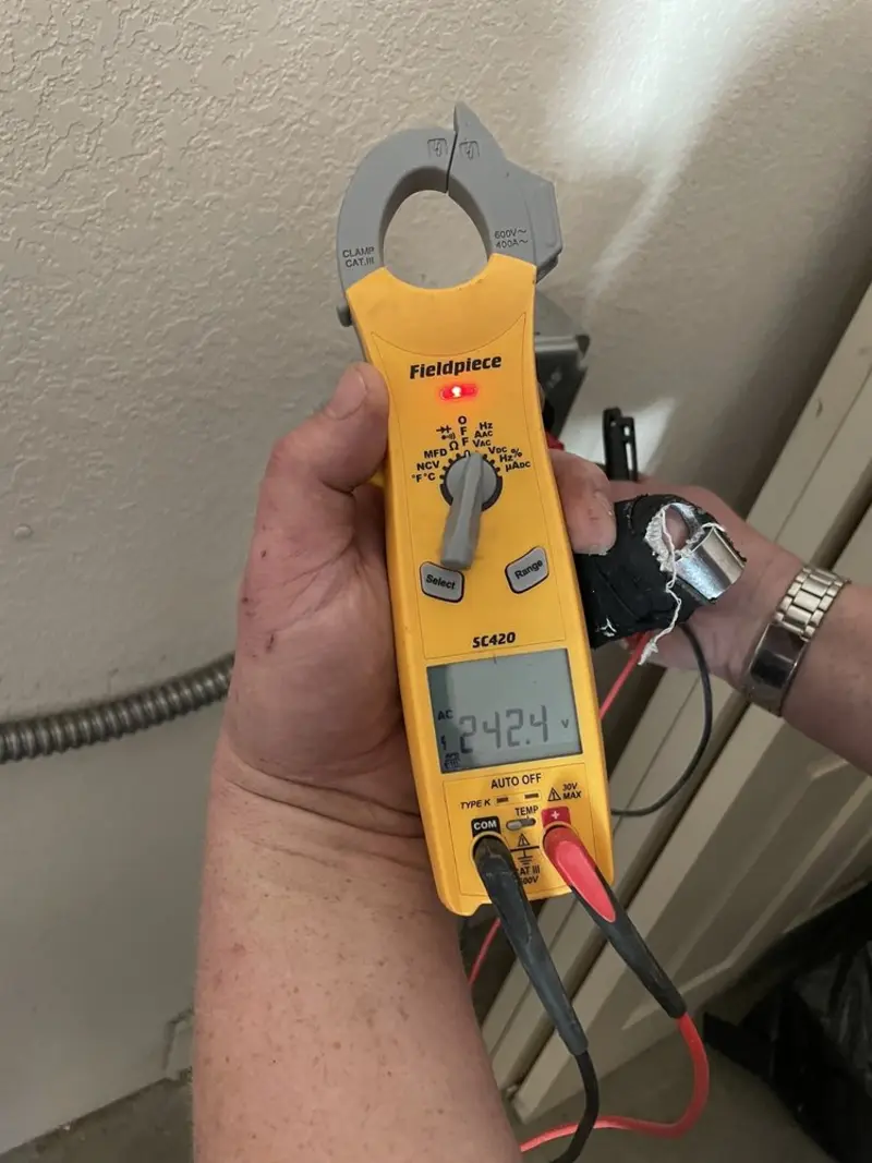Voltage testing with clamp meter during Aluminum Wiring Replacement in High Bridge
